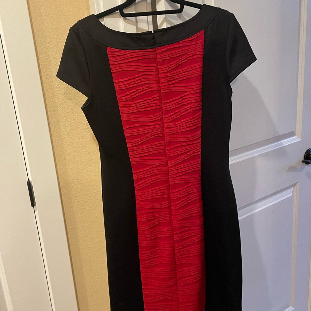 Super slenderizing size 12 dress. Beautiful red/black combo. Loved this dress ! - Picture 4 of 5